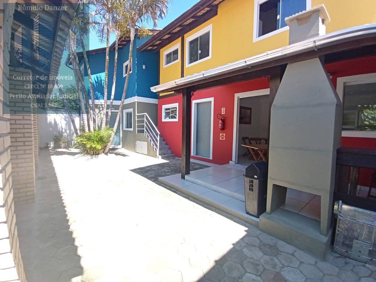 Casa a venda + 2 aptos + 2 kitnetes + escritório. Terreno c/ 362m².Florianópolis Rio Vermelho Norte da Ilha praia do Moçambique.
