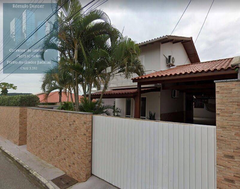 Casa à venda com edícula de frente para a praia dos Ingleses, Florianópolis